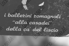 RAVENNA. ABITAZIONE DI BRUNO ED ANNA MALPASSI. BRUNO MALPASSI E' UN MAESTRO DI BALLI TRADIZIONALI ROMAGNOLI (WALZER, MAZURKA, POLKA, TANGO, ECC.), UN APPASSIONATO DEL LISCIO ROMAGNOLO. ANNA MALPASSI E' SPECIALIZZATA NELLA CONFEZIONE DI ABITI E DIVISE PER BALLERINI E BALLERINE, SARTA, SARTORIA. FOTOGRAFIA D'EPOCA, MANIFESTO DEI BALLERINI ROMAGNOLI "ALLA CASADEI". FOTOGRAFIE REALIZZATE NELL'AMBITO DELLA CAMPAGNA LISCIO@MUSEUM 2008, MUSEO DELLA MUSICA E DEL BALLO TRADIZIONALI ROMAGNOLI. FOLK