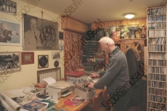 FAENZA, RAVENNA. ABITAZIONE DI FRANCESCO LEGA, COLLEZIONISTA DI DISCHI, MUSICASSETTE, LP, CD CHE RIGUARDANO MUSICISTI ROMAGNOLI. FOTOGRAFIE REALIZZATE NELL'AMBITO DELLA CAMPAGNA FOTOGRAFICA LISCIO@MUSEUM 2008, MUSEO DELLA MUSICA E DEL BALLO TRADIZIONALI ROMAGNOLI. FOLK