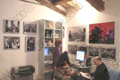 SAVIGNANO SUL RUBICONE, FORLI' - CESENA. CENTRO CULTURALE DI PALAZZO VENDEMINI - BIBLIOTECA COMUNALE. SEDE E UFFICI DEL LISCIO@MUSEUM. COMPUTER, TELEVISORI, LINEA DI MONTAGGIO, STEREO, DISCHI, MUSICASSETTE, FOTOGRAFIE D'EPOCA. PAOLA SOBREO, DIRETTRICE DEL MUSEO E DEL CENTRO CULTURALE, MARIA GRAZIA PARINI, BIBLIOTECARIA, GIUSEPPE PAZZAGLIA, RICERCATORE. FOTOGRAFIE REALIZZATE NELL'AMBITO DELLA CAMPAGNA LISCIO@MUSEUM 2008, MUSEO DELLA MUSICA E DEL BALLO TRADIZIONALI ROMAGNOLI. FOLK