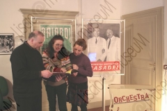 SAVIGNANO SUL RUBICONE, FORLI' - CESENA. CENTRO CULTURALE DI PALAZZO VENDEMINI - BIBLIOTECA COMUNALE. SEDE E UFFICI DEL LISCIO@MUSEUM. COMPUTER, TELEVISORI, LINEA DI MONTAGGIO, STEREO, DISCHI, MUSICASSETTE, FOTOGRAFIE D'EPOCA. PAOLA SOBREO, DIRETTRICE DEL MUSEO E DEL CENTRO CULTURALE, MARIA GRAZIA PARINI, BIBLIOTECARIA, GIUSEPPE PAZZAGLIA, RICERCATORE. FOTOGRAFIE REALIZZATE NELL'AMBITO DELLA CAMPAGNA LISCIO@MUSEUM 2008, MUSEO DELLA MUSICA E DEL BALLO TRADIZIONALI ROMAGNOLI. FOLK