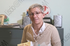 FAENZA (RAVENNA). UFFICI DELLA CASA DISCOGRAFICA ED EDIZIONI MUSICALI "GALLETTI BOSTON". INTERVISTA AD ANNA GALLETTI CHE INSIEME ALLA SORELLA ALESSANDRA DIRIGE LA CASA DISCOGRAFICA. GALLETTI BOSTON E' SPECIALIZZATA NELLA PRODUZIONE DI MUSICA DI ORCHESTRE DA BALLO E IN PARTICOLARE DI MUSICA LISCIO E FOLK. FOTOGRAFIE REALIZZATE NELL'AMBITO DELLA CAMPAGNA LISCIO@MUSEUM 2009, MUSEO DELLA MUSICA E DEL BALLO TRADIZIONALI ROMAGNOLI. FOLK. ANNA GALLETTI MOSTRA UN'EDIZIONE MUSICALE. ALLA PARETE, IL DISCO D'ORO DELLA CASA DISCOGRAFICA RCA PER I DUE MILIONI DI COPIE VENDUTE DELL'ORCHESTRA CASTELLINA-PASI.