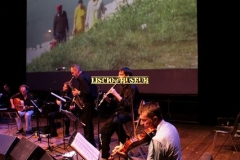 REGGIO EMILIA. PIAZZA PRAMPOLINI. "GRANDE SFIDA ALL'ULTIMO VALZER", GARA TRA ORCHESTRE DI LISCIO. "I VIOLINI DI SANTA VITTORIA" CONTRO LA FORMAZIONE "SECONDO A NESSUNO". MUSICA FOLK ROMAGNOLA SU TESTI E COMPOSIZIONI DI SECONDO CASADEI.