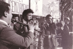 01677_Orchestra Casadei 1966 1°maggio Forlì orchestra sul palco - 1