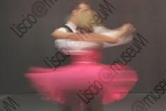 OZZANO EMILIA (BOLOGNA). SALA PRIMAVERA. GRUPPO DI BALLERINI "ALLA FILUZZI" FASHION DANCE GROUP. DIMOSTRAZIONE DEl "FRULLONE", UNA DELLE VARIAZIONI DI PASSI USATI NEL LISCIO "ALLA FILUZZI". BALERA, LOCALE DA BALLO, BALLERINI, BALLERINE, LISCIO FILUZZIANO. FOTOGRAFIE REALIZZATE NELL'AMBITO DELLA CAMPAGNA LISCIO@MUSEUM 2009, MUSEO DELLA MUSICA E DEL BALLO TRADIZIONALI ROMAGNOLI. FOLK