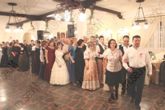 Bellaria Igea-Marina (Rimini). Locanda della Dune. Il Veglione di Sant'Apollonia. Gran ballo di Carnevale in abiti liberamente ispirati al periodo 1900-1950 organizzato dal gruppo musicale folk e di danze etniche e popolari L'Uva Grisa (L'uva acerba). Maschera di Carnevale. Festa. Ballo staccato. Fotografie realizzate nell'ambito della campagna Liscio@museum 2010, Museo della Musica e del Ballo tradizionali romagnoli. Folk.