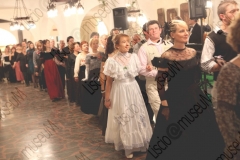 Bellaria Igea-Marina (Rimini). Locanda della Dune. Il Veglione di Sant'Apollonia. Gran ballo di Carnevale in abiti liberamente ispirati al periodo 1900-1950 organizzato dal gruppo musicale folk e di danze etniche e popolari L'Uva Grisa (L'uva acerba). Maschera di Carnevale. Festa. Ballo staccato. Fotografie realizzate nell'ambito della campagna Liscio@museum 2010, Museo della Musica e del Ballo tradizionali romagnoli. Folk.