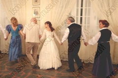 Bellaria Igea-Marina (Rimini). Locanda della Dune. Il Veglione di Sant'Apollonia. Gran ballo di Carnevale in abiti liberamente ispirati al periodo 1900-1950 organizzato dal gruppo musicale folk e di danze etniche e popolari L'Uva Grisa (L'uva acerba). Maschera di Carnevale. Festa. Ballo staccato. Fotografie realizzate nell'ambito della campagna Liscio@museum 2010, Museo della Musica e del Ballo tradizionali romagnoli. Folk.