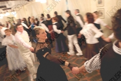 Bellaria Igea-Marina (Rimini). Locanda della Dune. Il Veglione di Sant'Apollonia. Gran ballo di Carnevale in abiti liberamente ispirati al periodo 1900-1950 organizzato dal gruppo musicale folk e di danze etniche e popolari L'Uva Grisa (L'uva acerba). Maschera di Carnevale. Festa. Ballo staccato. Fotografie realizzate nell'ambito della campagna Liscio@museum 2010, Museo della Musica e del Ballo tradizionali romagnoli. Folk.