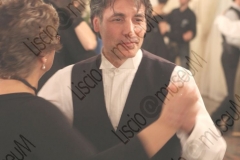 Bellaria Igea-Marina (Rimini). Locanda della Dune. Il Veglione di Sant'Apollonia. Gran ballo di Carnevale in abiti liberamente ispirati al periodo 1900-1950 organizzato dal gruppo musicale folk e di danze etniche e popolari L'Uva Grisa (L'uva acerba). Maschera di Carnevale. Festa. Fotografie realizzate nell'ambito della campagna Liscio@museum 2010, Museo della Musica e del Ballo tradizionali romagnoli. Folk.