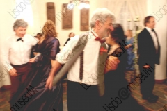 Bellaria Igea-Marina (Rimini). Locanda della Dune. Il Veglione di Sant'Apollonia. Gran ballo di Carnevale in abiti liberamente ispirati al periodo 1900-1950 organizzato dal gruppo musicale folk e di danze etniche e popolari L'Uva Grisa (L'uva acerba). Maschera di Carnevale. Festa. Ballo staccato. Fotografie realizzate nell'ambito della campagna Liscio@museum 2010, Museo della Musica e del Ballo tradizionali romagnoli. Folk.
