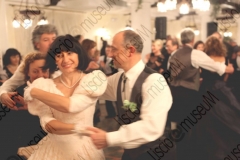Bellaria Igea-Marina (Rimini). Locanda della Dune. Il Veglione di Sant'Apollonia. Gran ballo di Carnevale in abiti liberamente ispirati al periodo 1900-1950 organizzato dal gruppo musicale folk e di danze etniche e popolari L'Uva Grisa (L'uva acerba). Maschera di Carnevale. Festa. Ballo staccato. Fotografie realizzate nell'ambito della campagna Liscio@museum 2010, Museo della Musica e del Ballo tradizionali romagnoli. Folk.