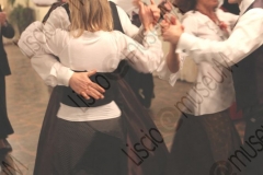 Bellaria Igea-Marina (Rimini). Locanda della Dune. Il Veglione di Sant'Apollonia. Gran ballo di Carnevale in abiti liberamente ispirati al periodo 1900-1950 organizzato dal gruppo musicale folk e di danze etniche e popolari L'Uva Grisa (L'uva acerba). Maschera di Carnevale. Festa. Fotografie realizzate nell'ambito della campagna Liscio@museum 2010, Museo della Musica e del Ballo tradizionali romagnoli. Folk.