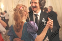 Bellaria Igea-Marina (Rimini). Locanda della Dune. Il Veglione di Sant'Apollonia. Gran ballo di Carnevale in abiti liberamente ispirati al periodo 1900-1950 organizzato dal gruppo musicale folk e di danze etniche e popolari L'Uva Grisa (L'uva acerba). Maschera di Carnevale. Festa. Frac. Fotografie realizzate nell'ambito della campagna Liscio@museum 2010, Museo della Musica e del Ballo tradizionali romagnoli. Folk.