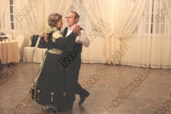Bellaria Igea-Marina (Rimini). Locanda della Dune. Il Veglione di Sant'Apollonia. Gran ballo di Carnevale in abiti liberamente ispirati al periodo 1900-1950 organizzato dal gruppo musicale folk e di danze etniche e popolari L'Uva Grisa (L'uva acerba). Maschera di Carnevale. Festa. Fotografie realizzate nell'ambito della campagna Liscio@museum 2010, Museo della Musica e del Ballo tradizionali romagnoli. Folk.