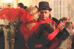 Bellaria Igea-Marina (Rimini). Locanda della Dune. Il Veglione di Sant'Apollonia. Gran ballo di Carnevale in abiti liberamente ispirati al periodo 1900-1950 organizzato dal gruppo musicale folk e di danze etniche e popolari L'Uva Grisa (L'uva acerba). Maschera di Carnevale. Festa. Anziani. Fotografie realizzate nell'ambito della campagna Liscio@museum 2010, Museo della Musica e del Ballo tradizionali romagnoli. Folk.