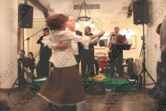 Bellaria Igea-Marina (Rimini). Locanda della Dune. Il Veglione di Sant'Apollonia. Gran ballo di Carnevale in abiti liberamente ispirati al periodo 1900-1950 organizzato dal gruppo musicale folk e di danze etniche e popolari L'Uva Grisa (L'uva acerba). Maschera di Carnevale. Festa. Fotografie realizzate nell'ambito della campagna Liscio@museum 2010, Museo della Musica e del Ballo tradizionali romagnoli. Folk.