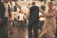 Bellaria Igea-Marina (Rimini). Locanda della Dune. Il Veglione di Sant'Apollonia. Gran ballo di Carnevale in abiti liberamente ispirati al periodo 1900-1950 organizzato dal gruppo musicale folk e di danze etniche e popolari L'Uva Grisa (L'uva acerba). Maschera di Carnevale. Festa. Fotografie realizzate nell'ambito della campagna Liscio@museum 2010, Museo della Musica e del Ballo tradizionali romagnoli. Folk.